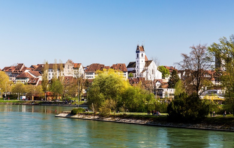 Foto der Stadt Aarau mit dem Fluss Aare in der Region Mitte