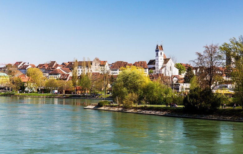 Foto der Stadt Aarau mit dem Fluss Aare in der Region Mitte
