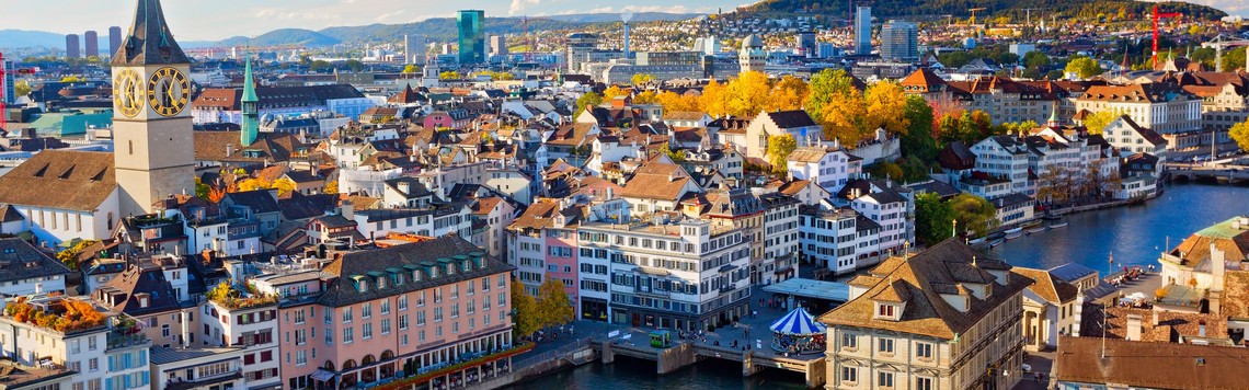 Foto der Stadthäuser an der Limmat in Zürich in der Region Zürich