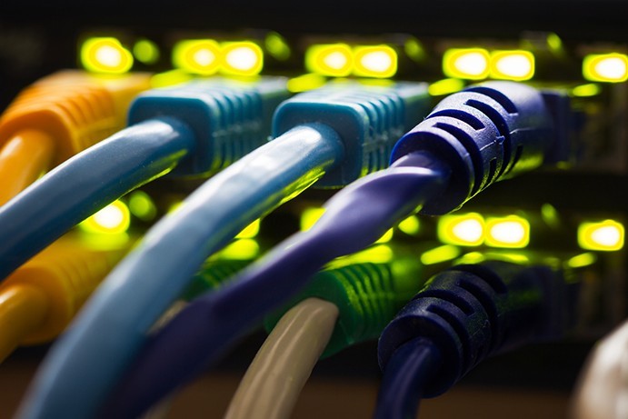 Modem mit verschiedenfarbigen Stecker