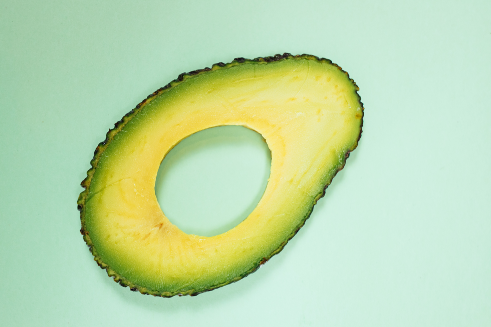 aufgeschnittene Avocado ohne Kern
