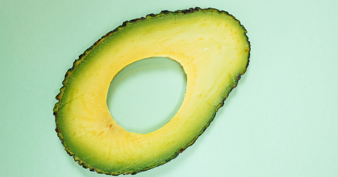 aufgeschnittene Avocado ohne Kern